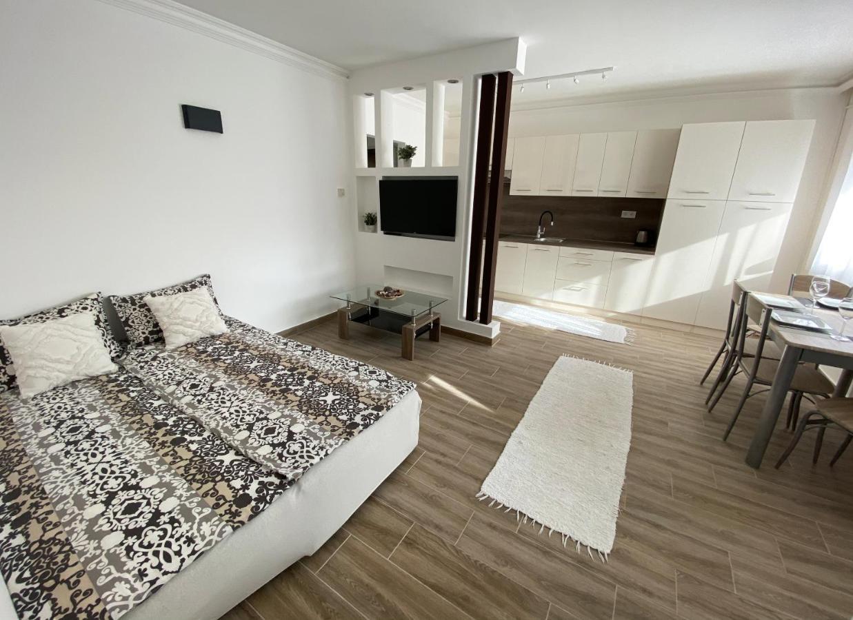 Andrea Apartmanok 2 Hajdúszoboszló Esterno foto